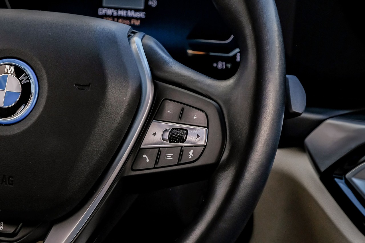 BMW i4 Vehicle Main Gallery Image 18