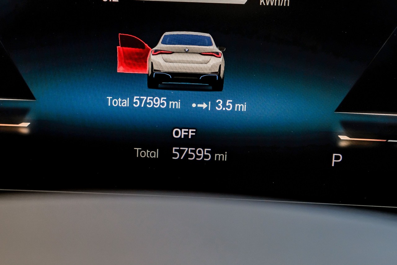 BMW i4 Vehicle Main Gallery Image 20