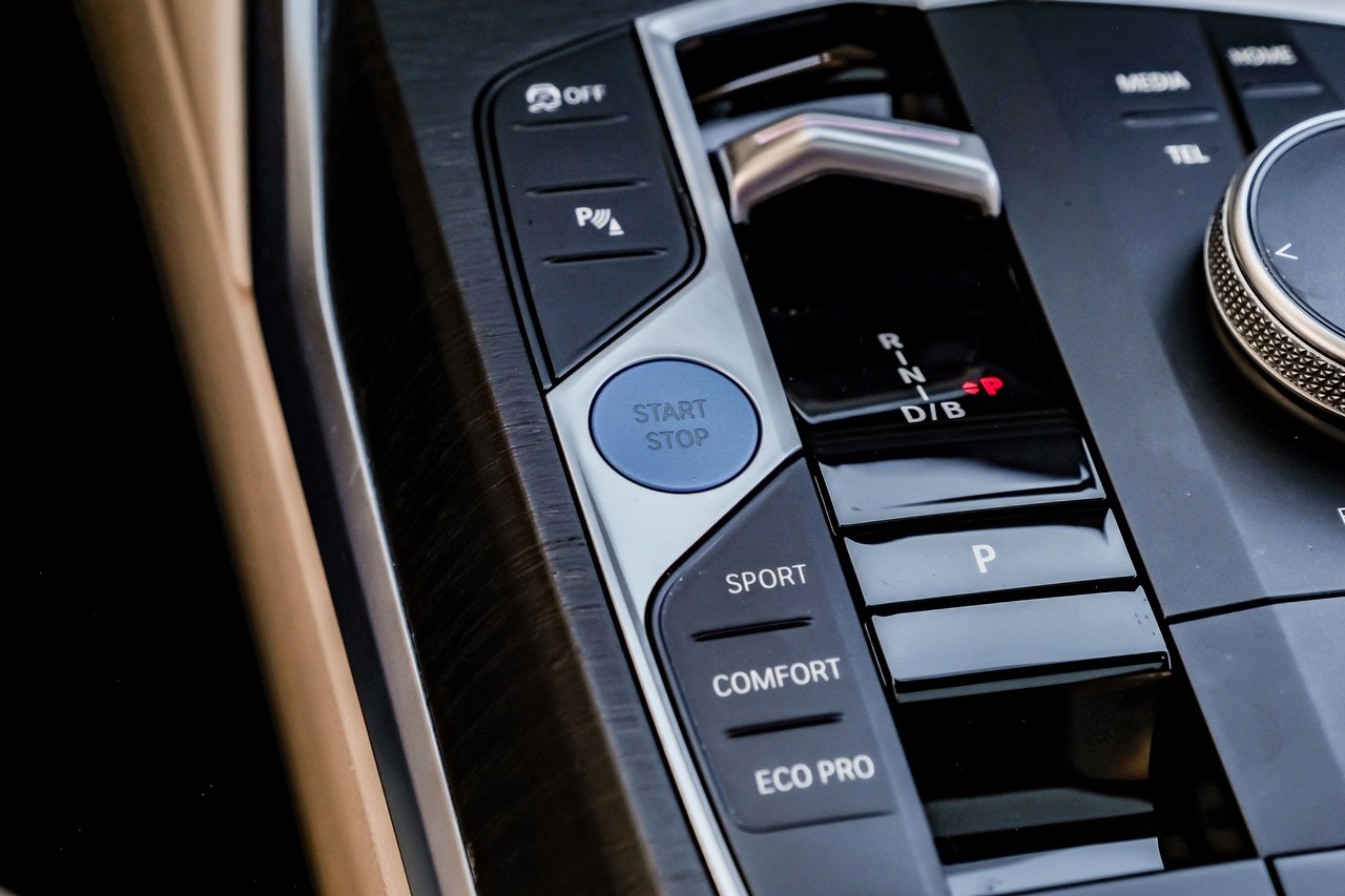 BMW i4 Vehicle Main Gallery Image 21