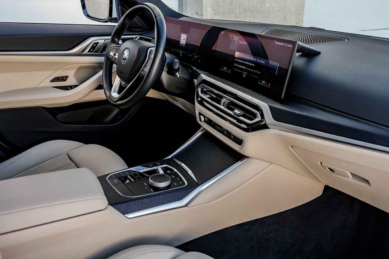 BMW i4 Vehicle Main Gallery Image 24
