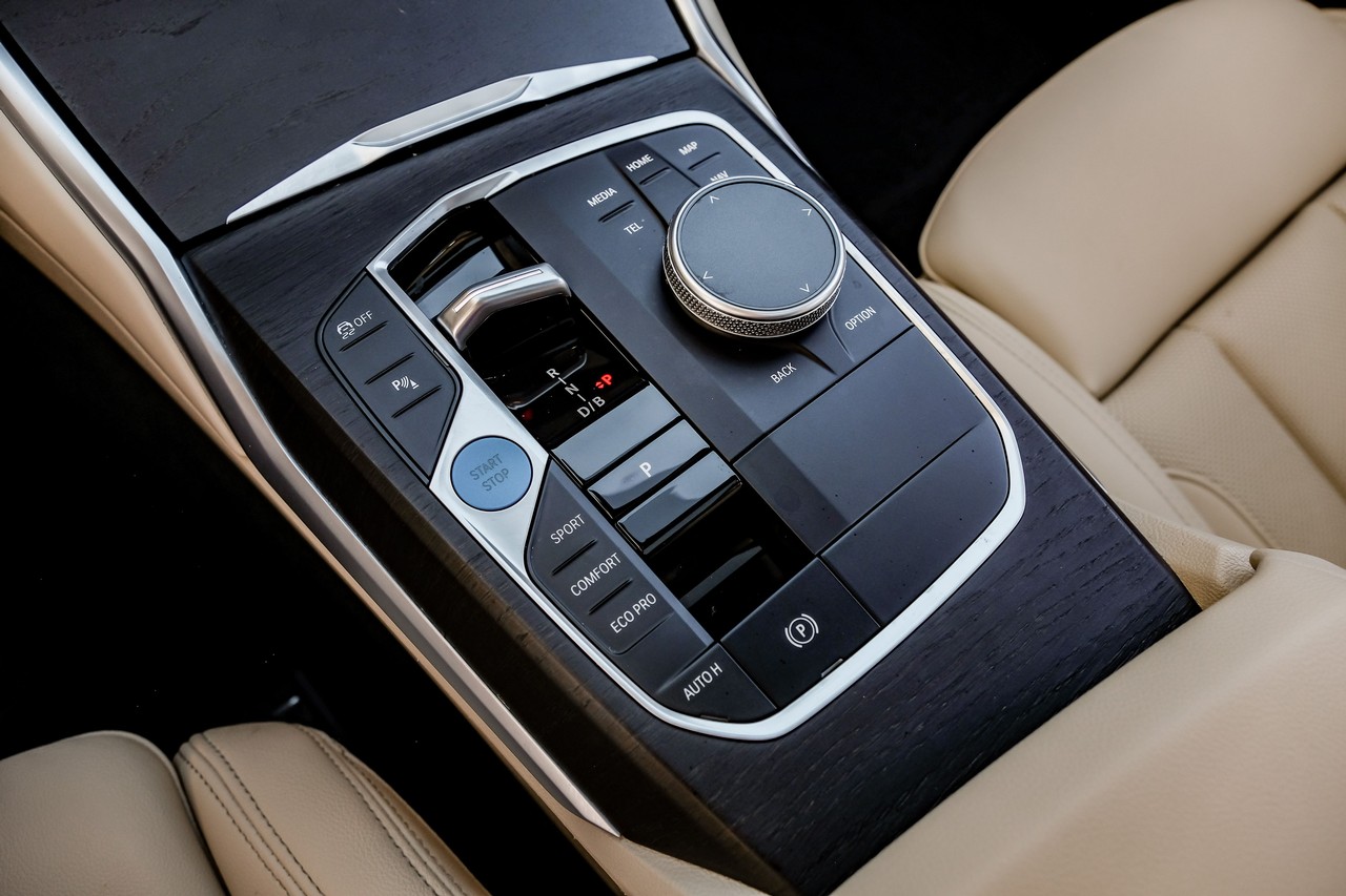 BMW i4 Vehicle Main Gallery Image 27