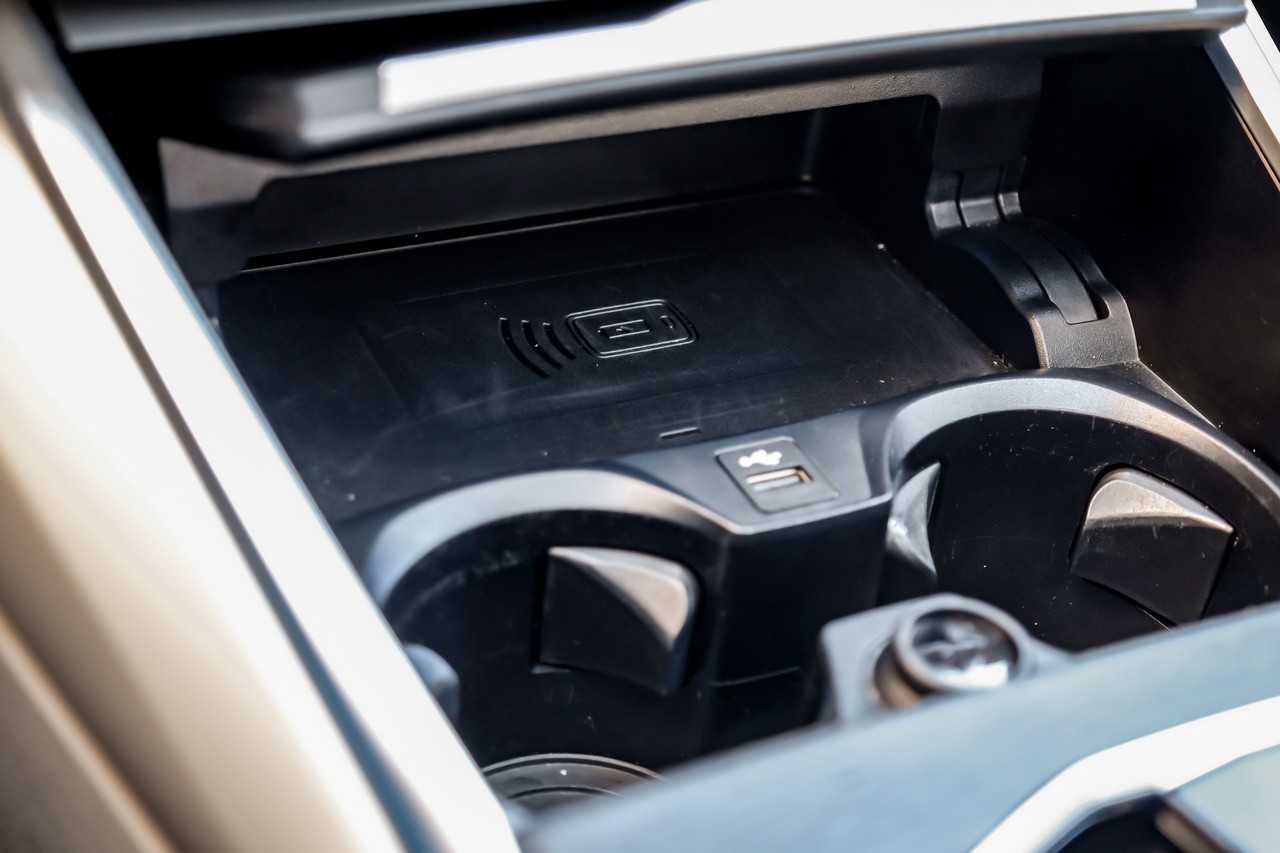 BMW i4 Vehicle Main Gallery Image 28