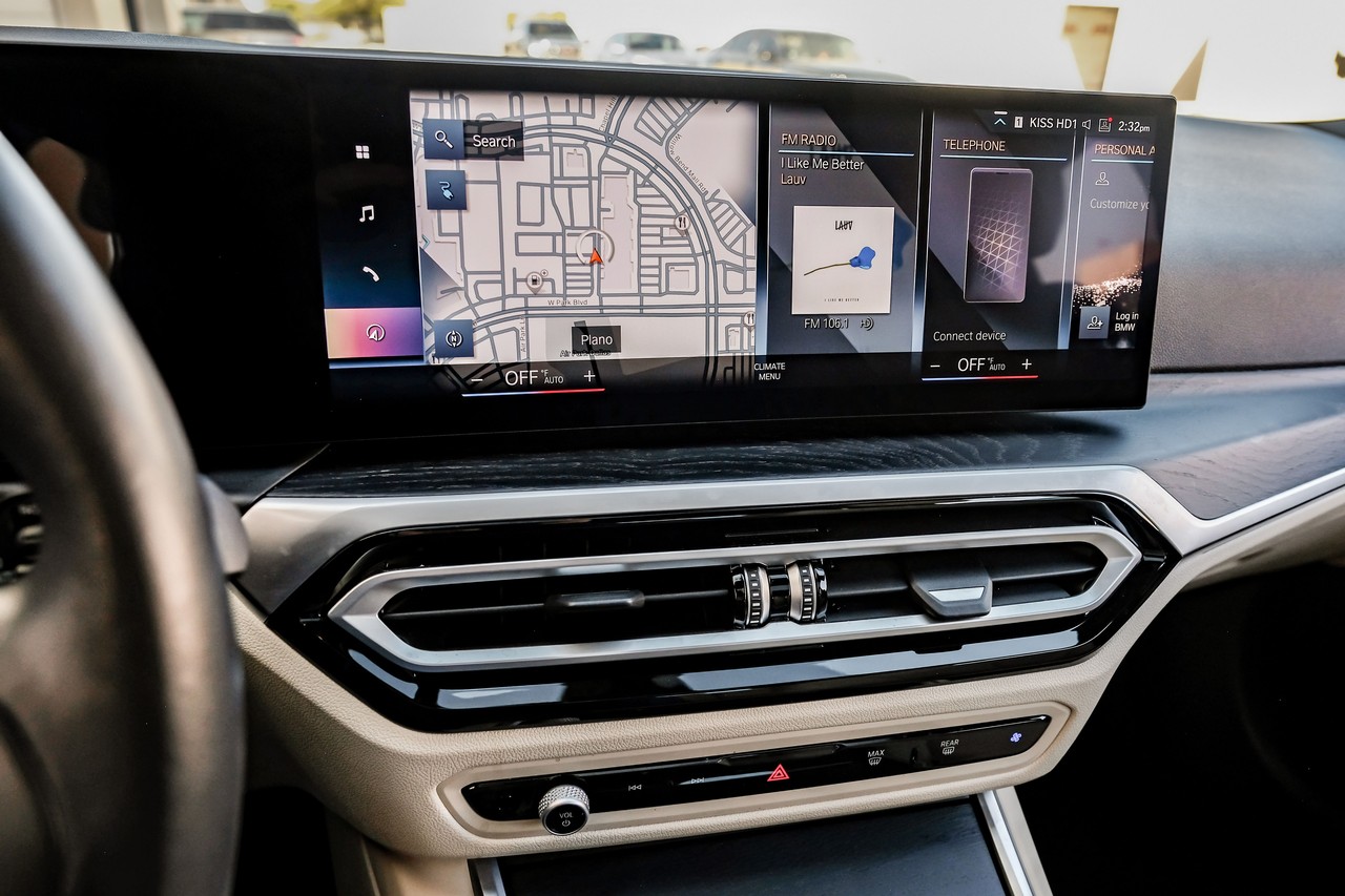 BMW i4 Vehicle Main Gallery Image 29