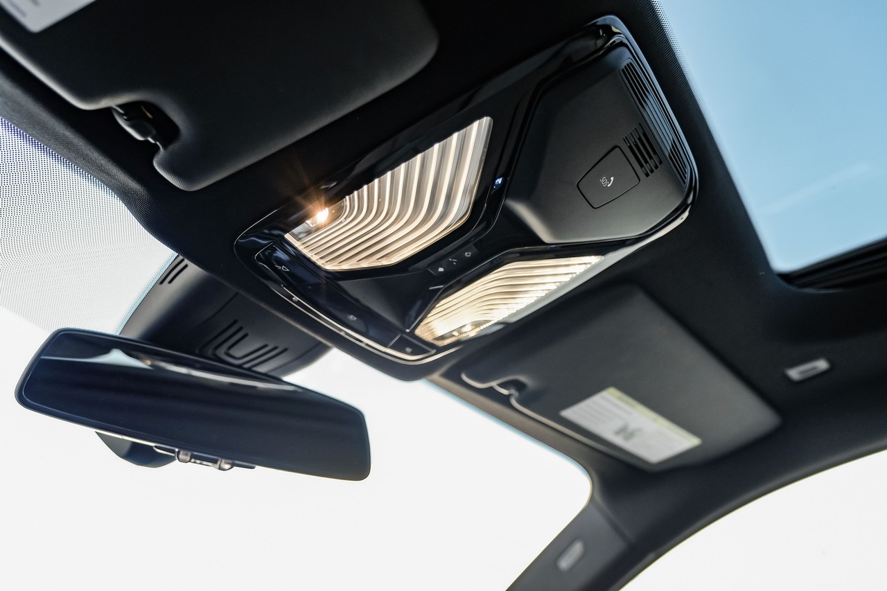 BMW i4 Vehicle Main Gallery Image 32