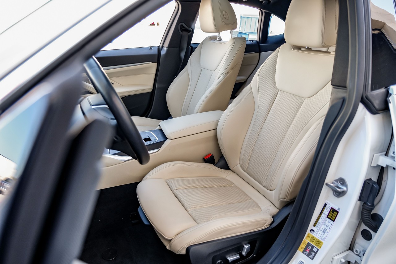 BMW i4 Vehicle Main Gallery Image 33