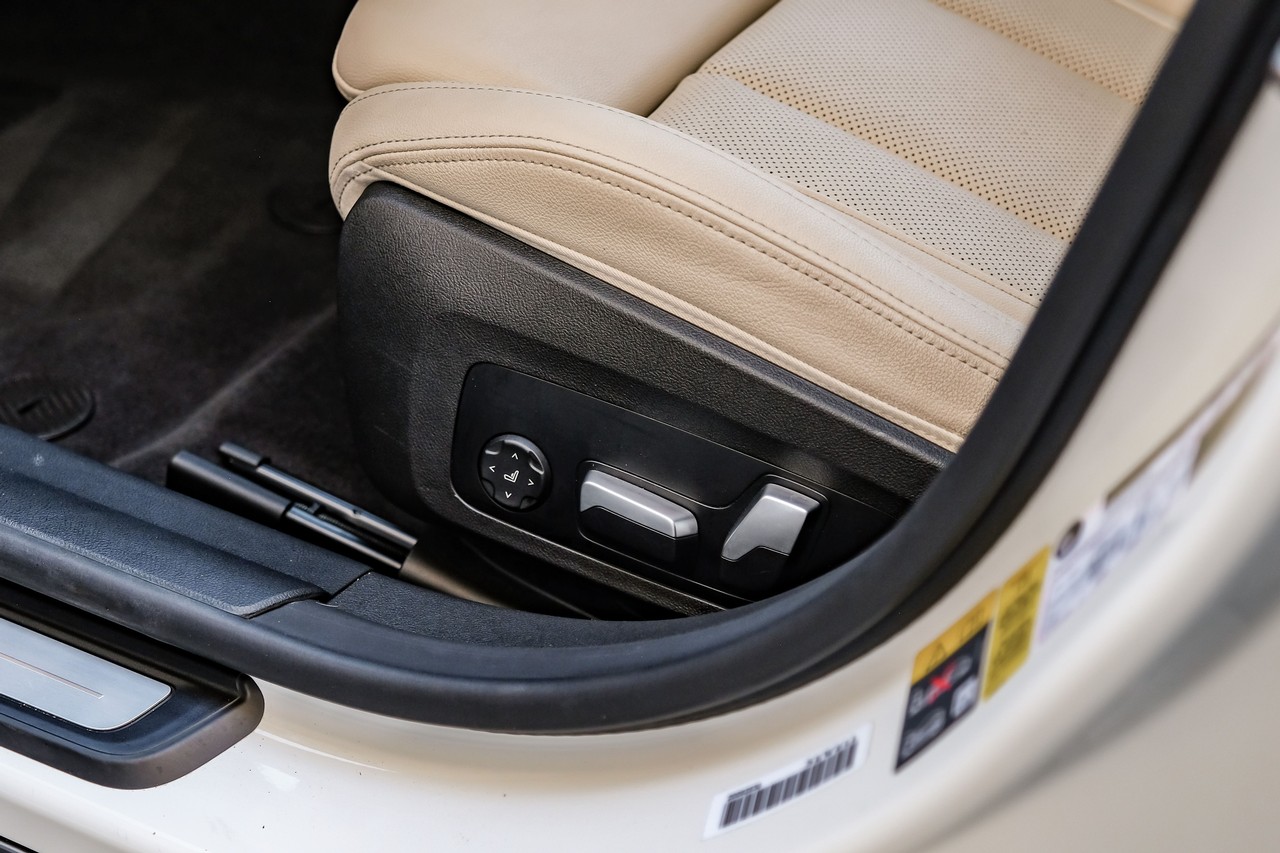 BMW i4 Vehicle Main Gallery Image 35