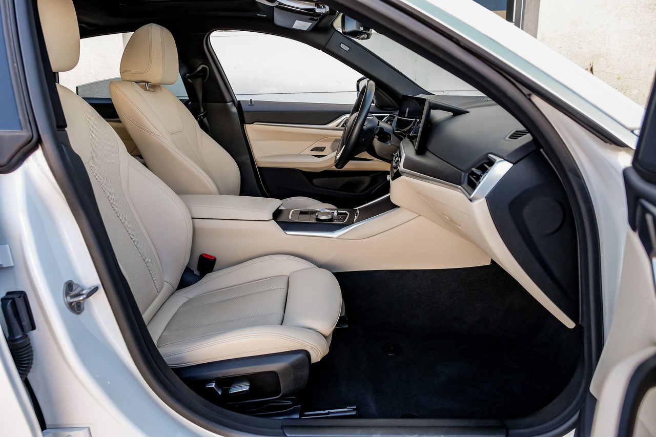 BMW i4 Vehicle Main Gallery Image 36