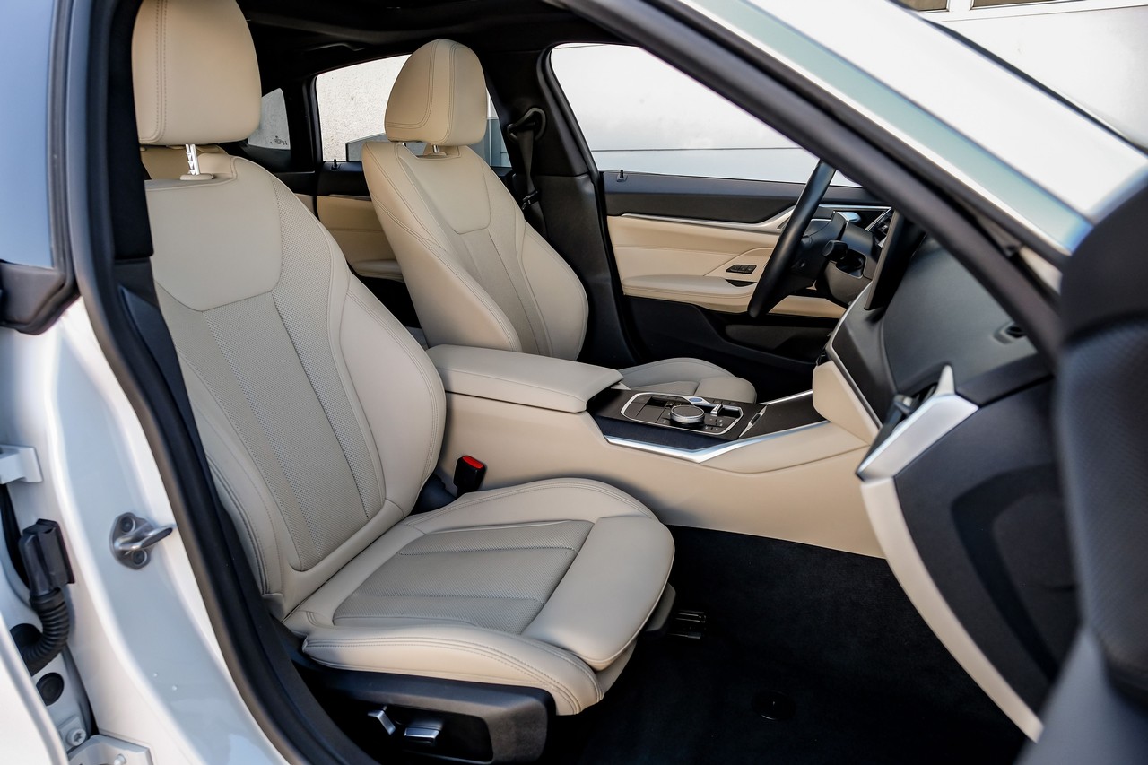 BMW i4 Vehicle Main Gallery Image 37