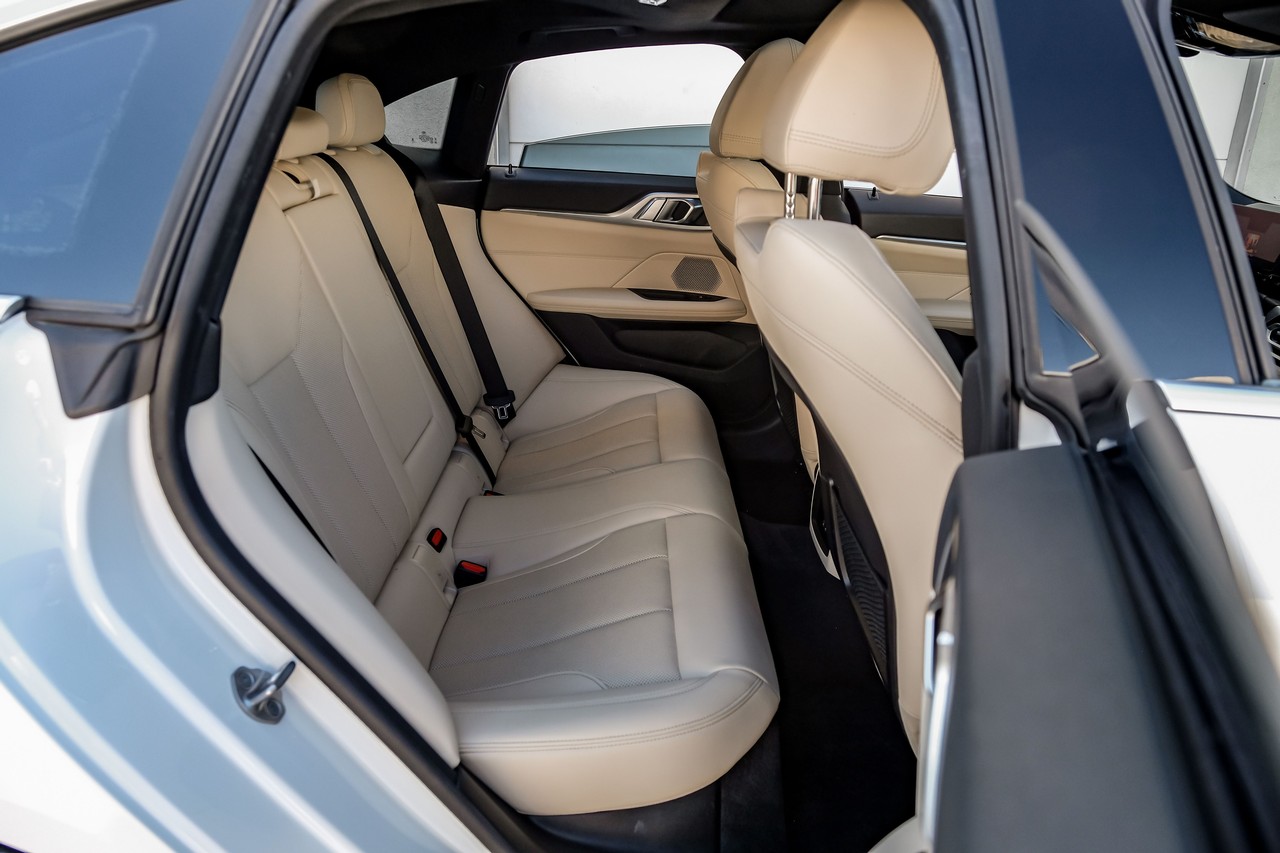 BMW i4 Vehicle Main Gallery Image 39