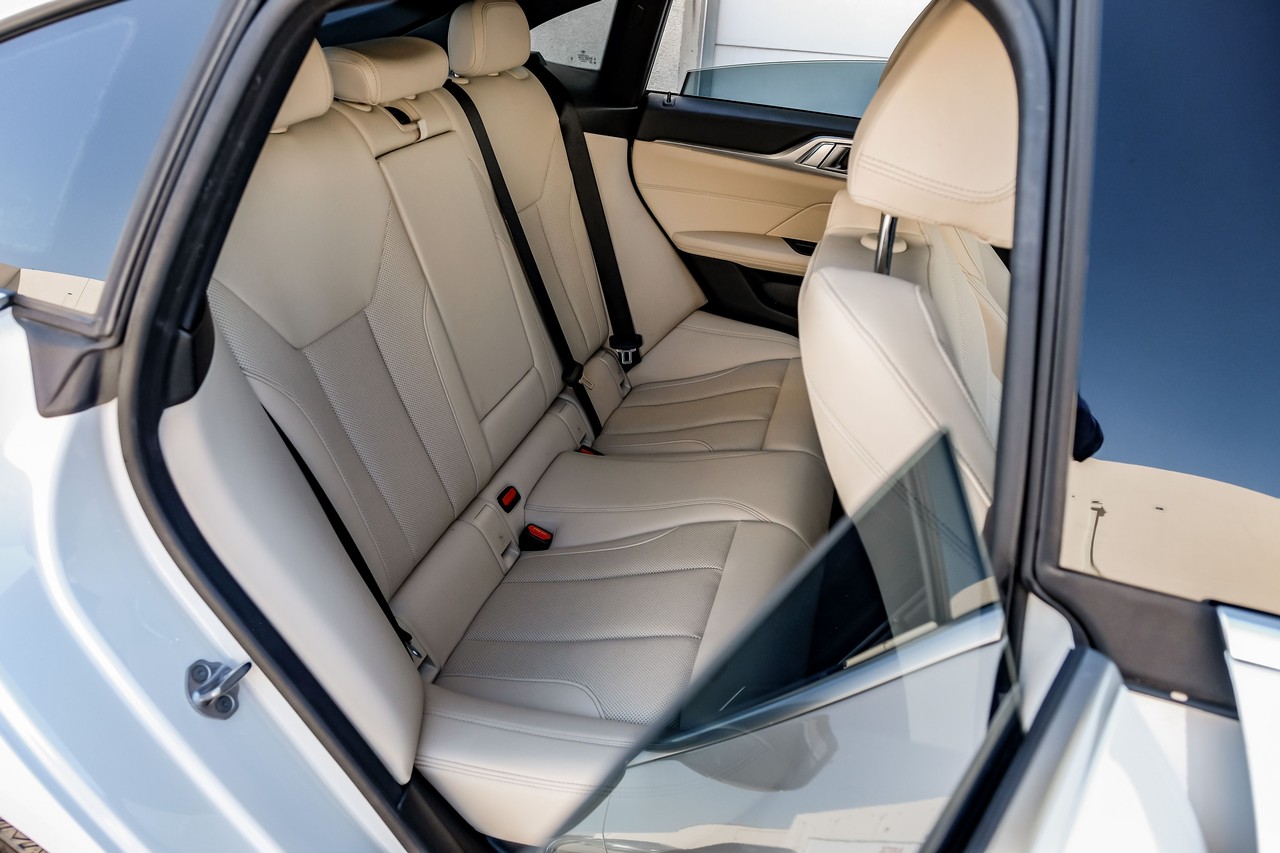 BMW i4 Vehicle Main Gallery Image 40