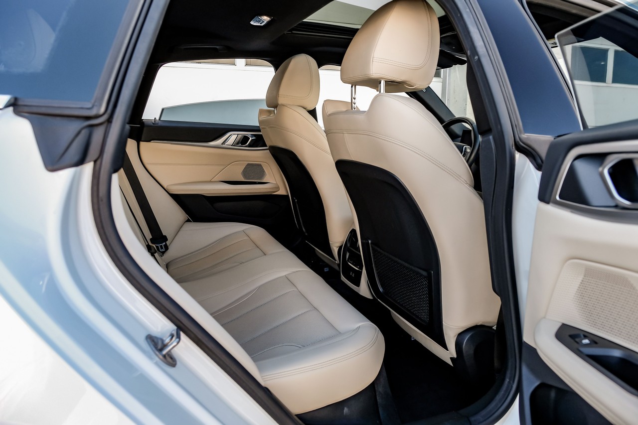 BMW i4 Vehicle Main Gallery Image 41