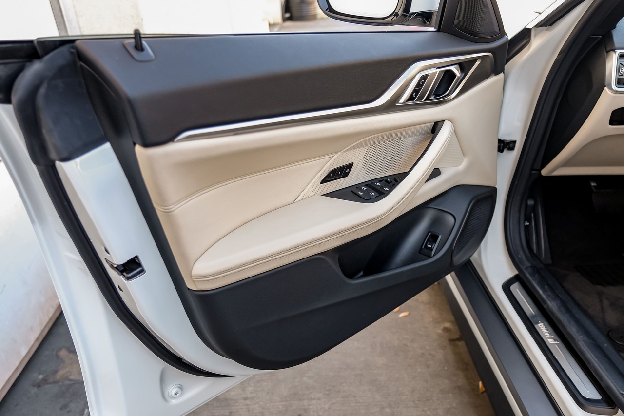 BMW i4 Vehicle Main Gallery Image 47