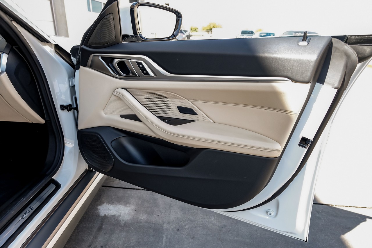 BMW i4 Vehicle Main Gallery Image 49
