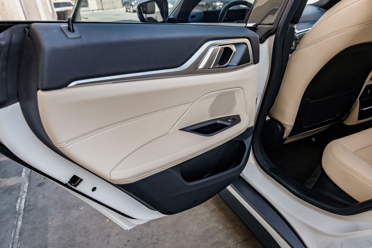 BMW i4 Vehicle Main Gallery Image 50