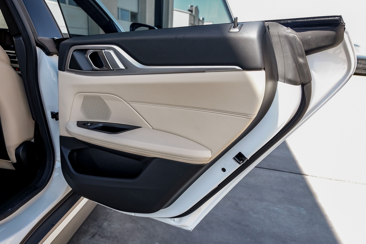 BMW i4 Vehicle Main Gallery Image 51