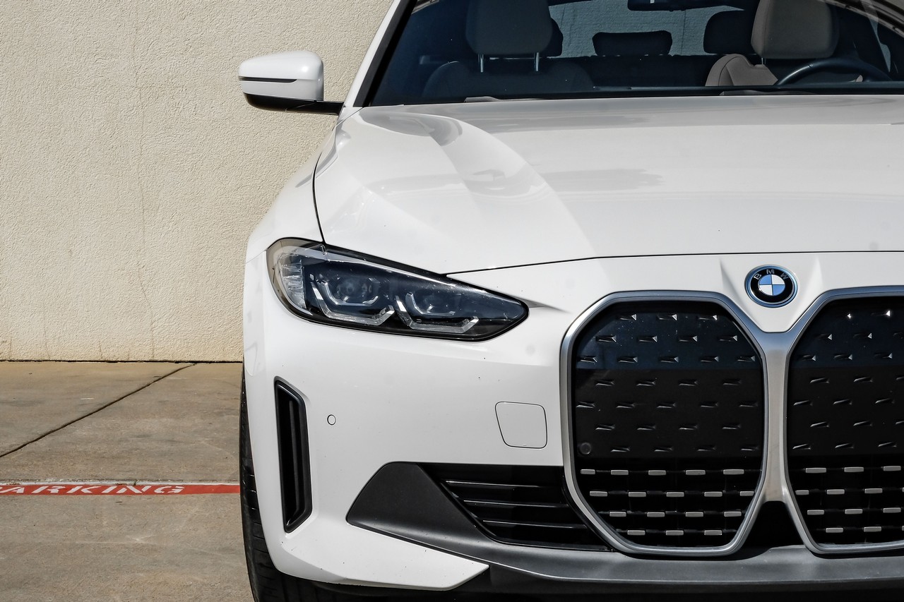 BMW i4 Vehicle Main Gallery Image 52