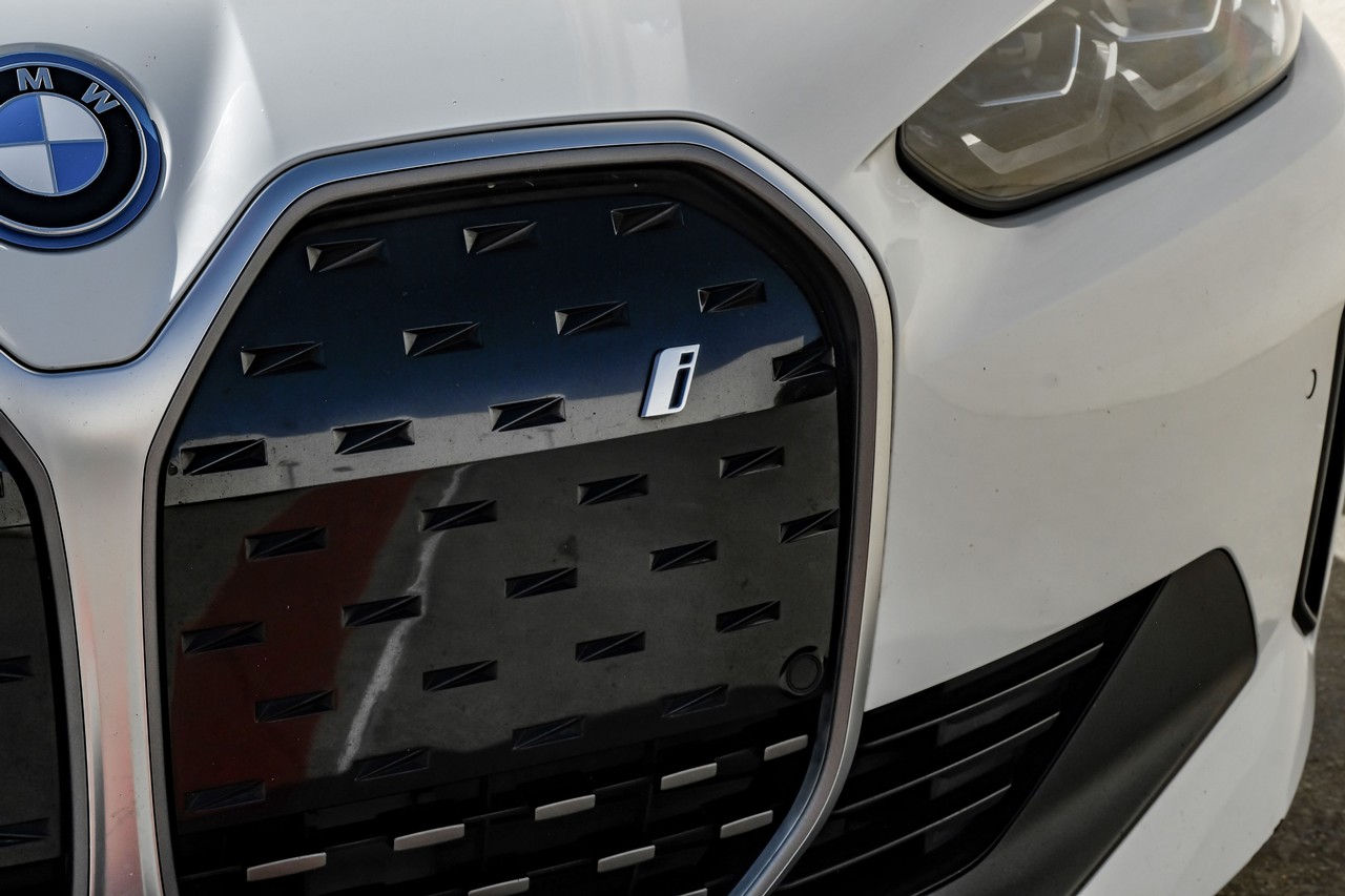 BMW i4 Vehicle Main Gallery Image 54