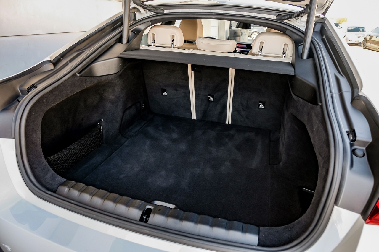 BMW i4 Vehicle Main Gallery Image 55