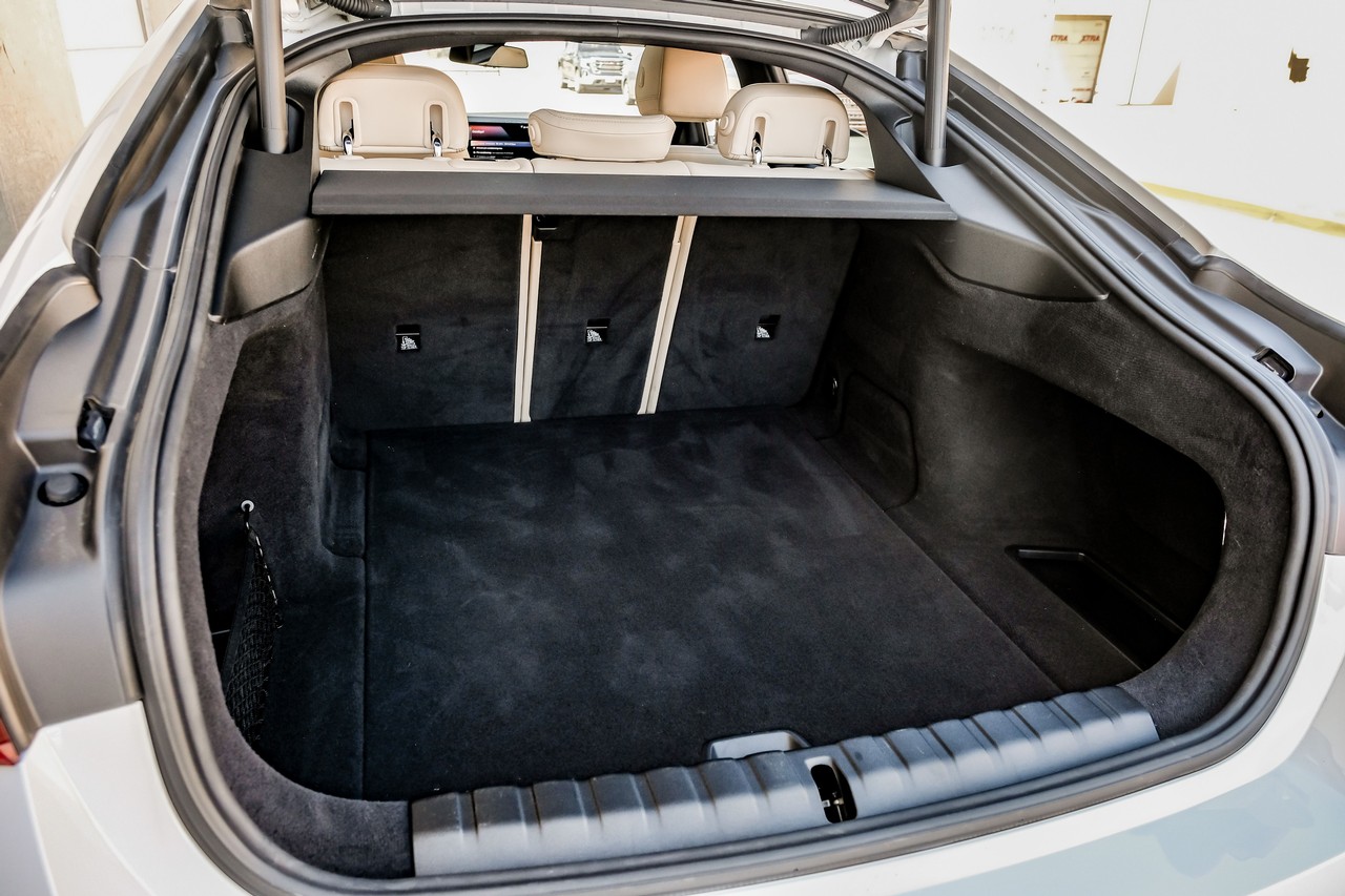 BMW i4 Vehicle Main Gallery Image 56