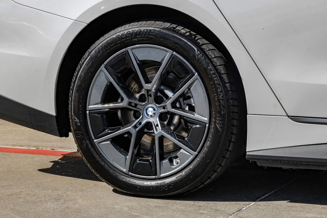 BMW i4 Vehicle Main Gallery Image 58