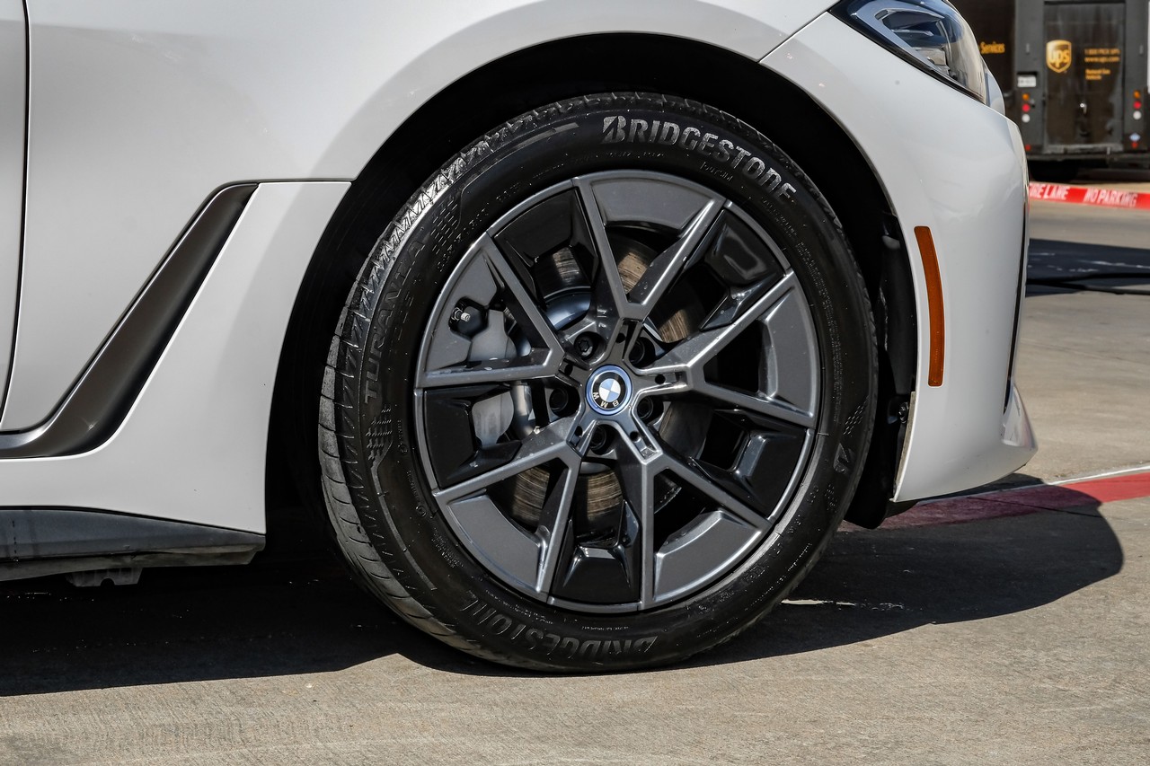 BMW i4 Vehicle Main Gallery Image 59