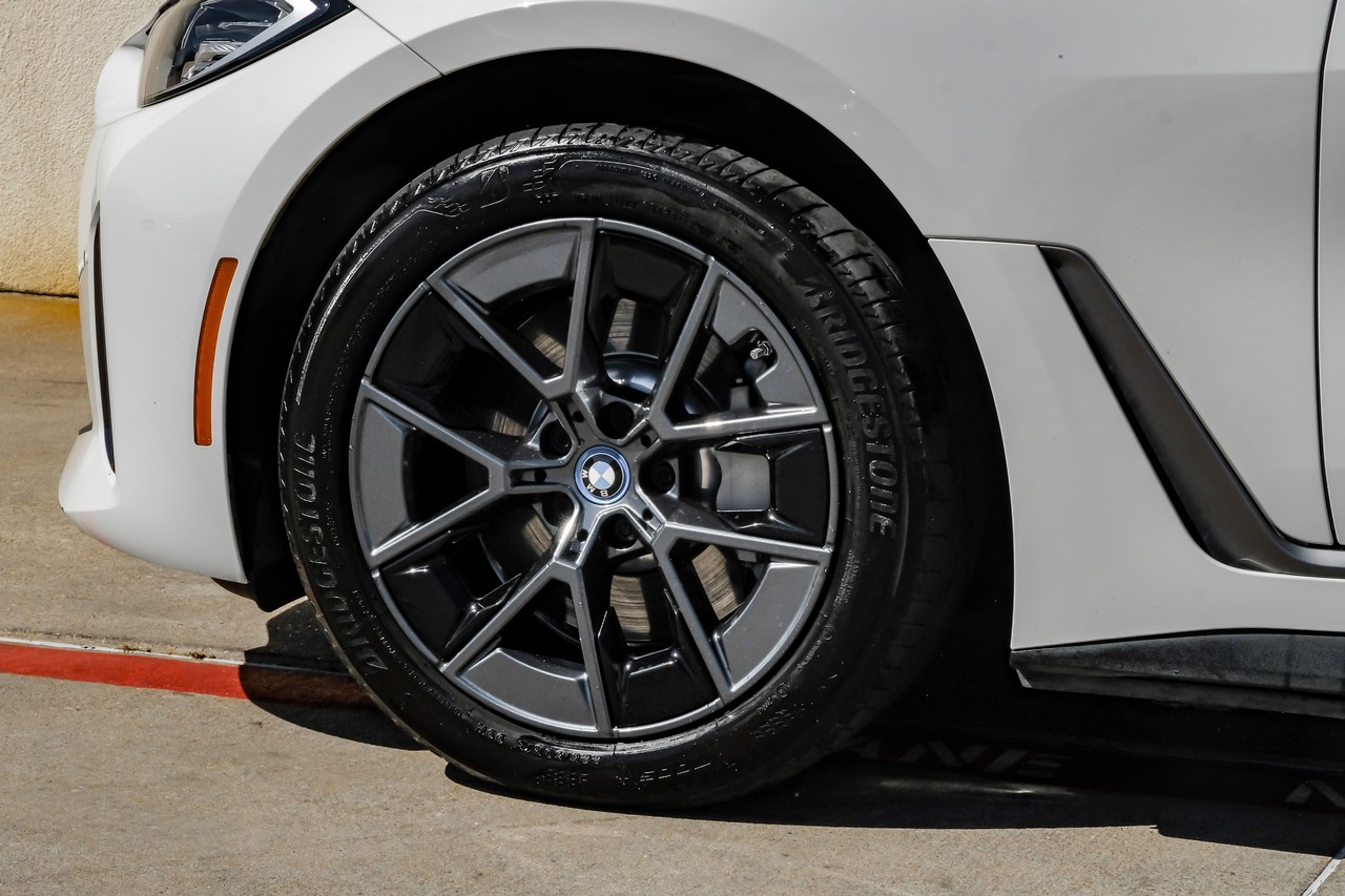 BMW i4 Vehicle Main Gallery Image 60