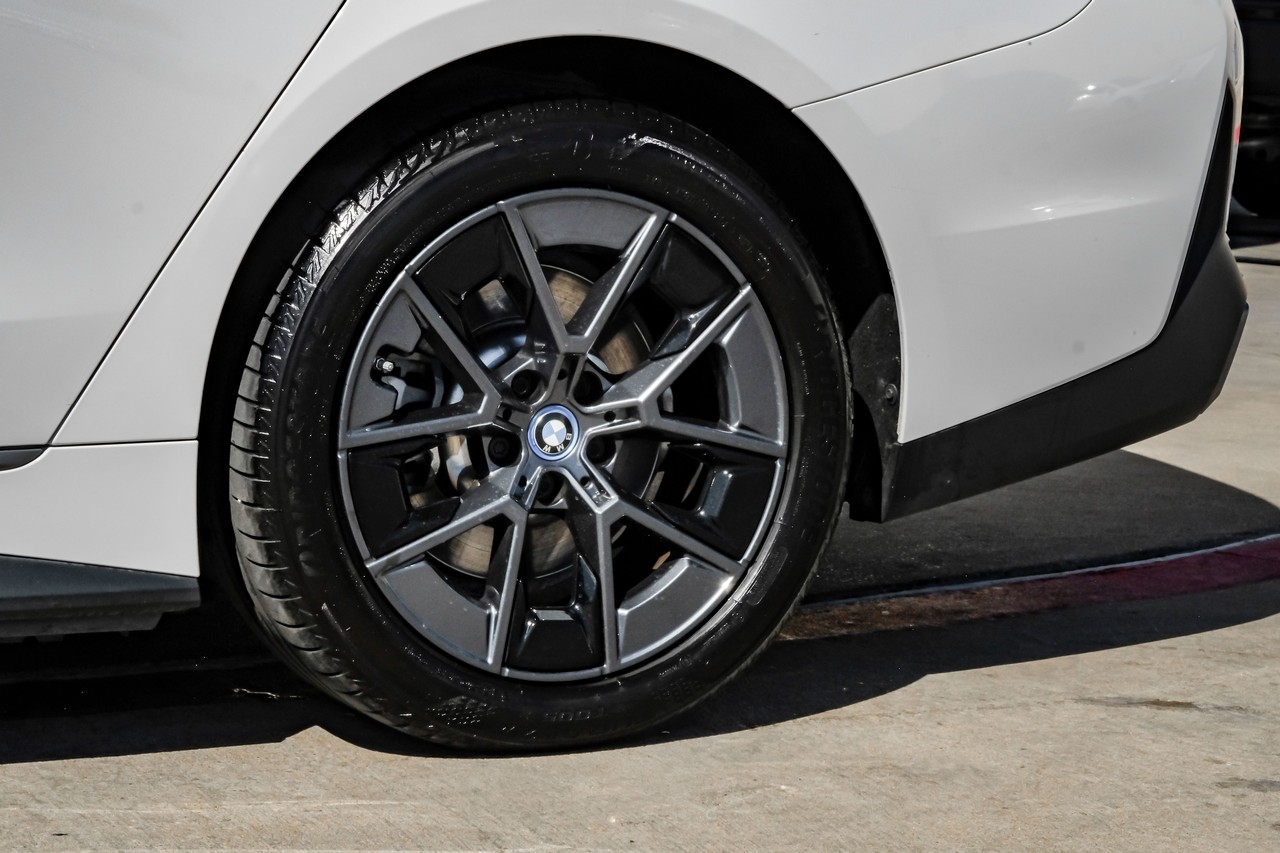 BMW i4 Vehicle Main Gallery Image 61