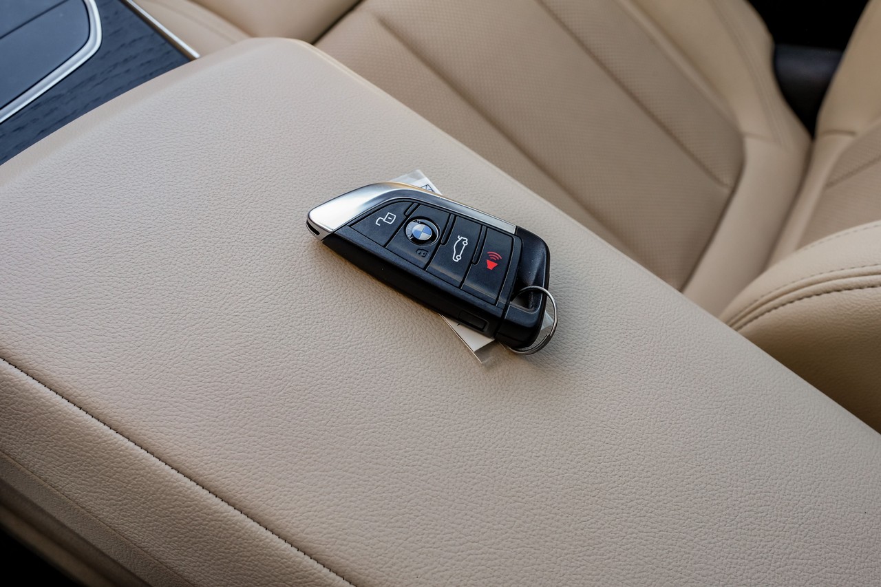 BMW i4 Vehicle Main Gallery Image 62