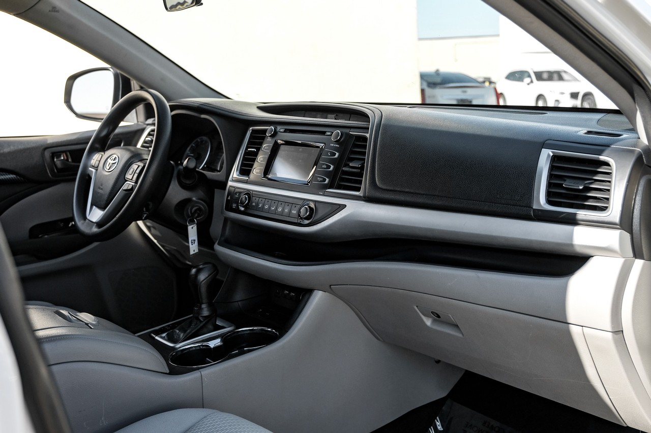 Toyota Highlander Vehicle Main Gallery Image 11