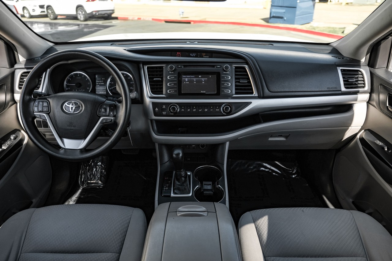 Toyota Highlander Vehicle Main Gallery Image 13