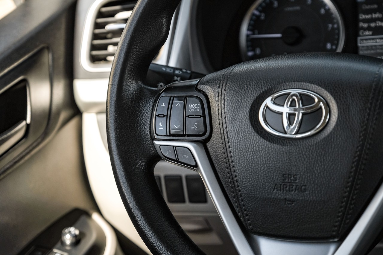 Toyota Highlander Vehicle Main Gallery Image 15