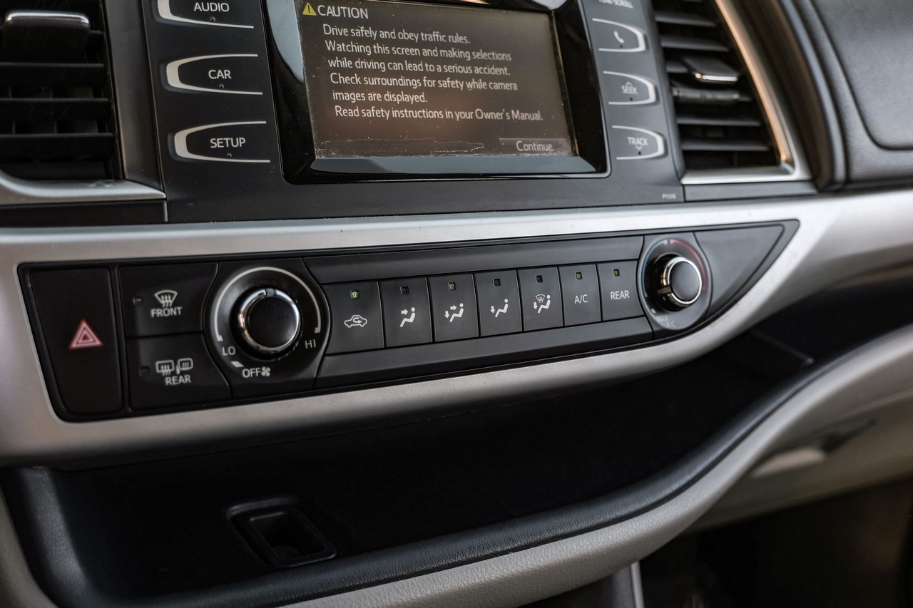 Toyota Highlander Vehicle Main Gallery Image 21