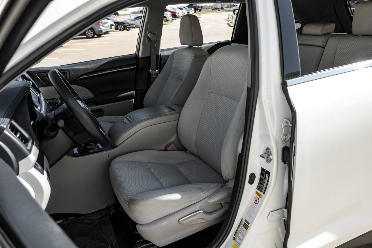 Toyota Highlander Vehicle Main Gallery Image 26