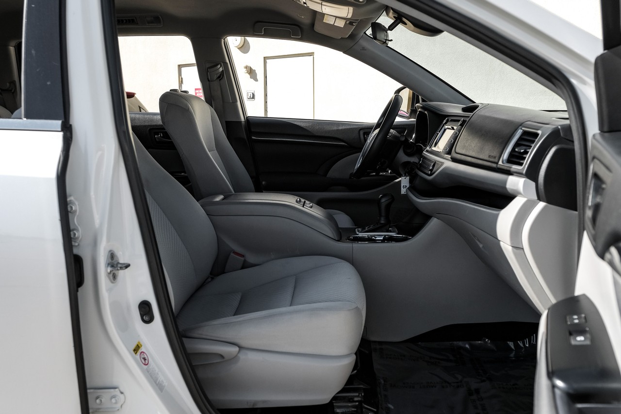 Toyota Highlander Vehicle Main Gallery Image 27