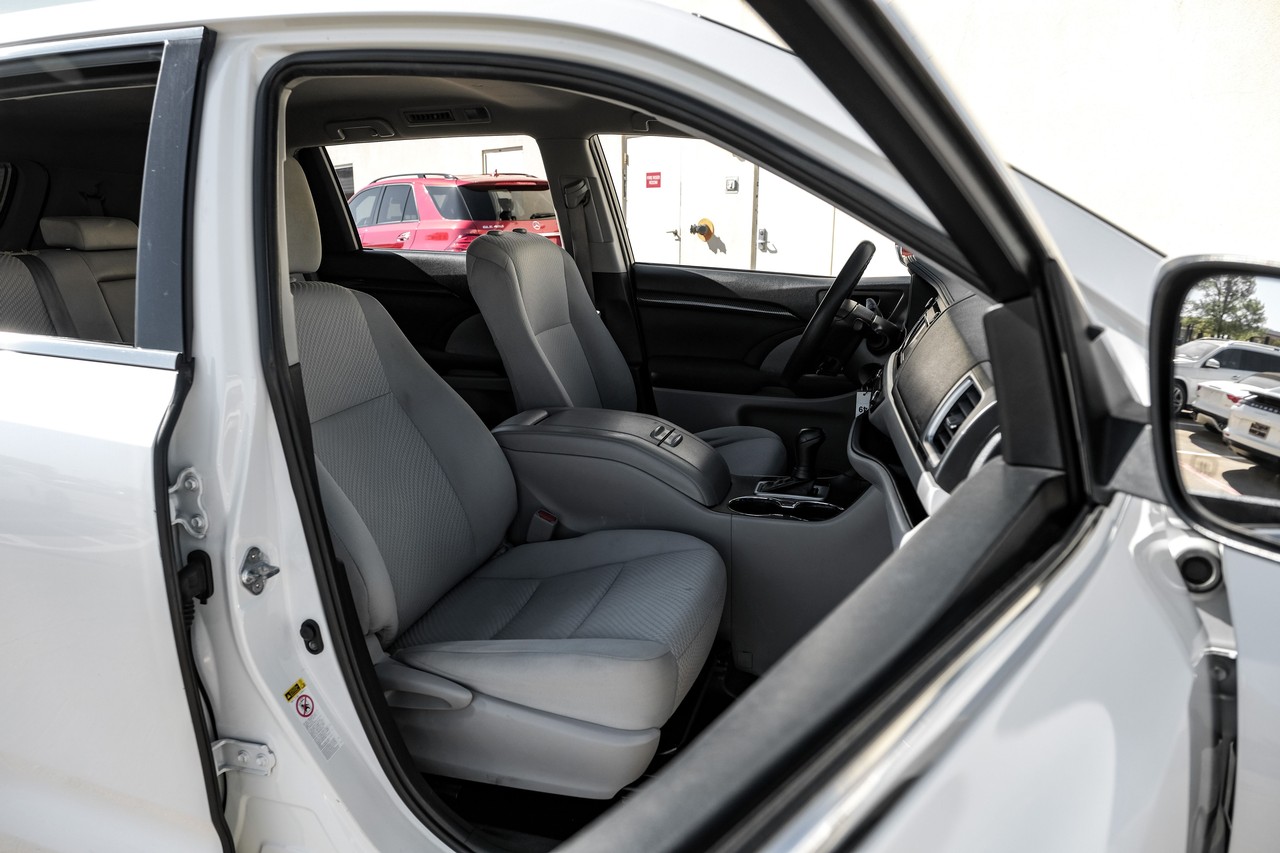 Toyota Highlander Vehicle Main Gallery Image 28