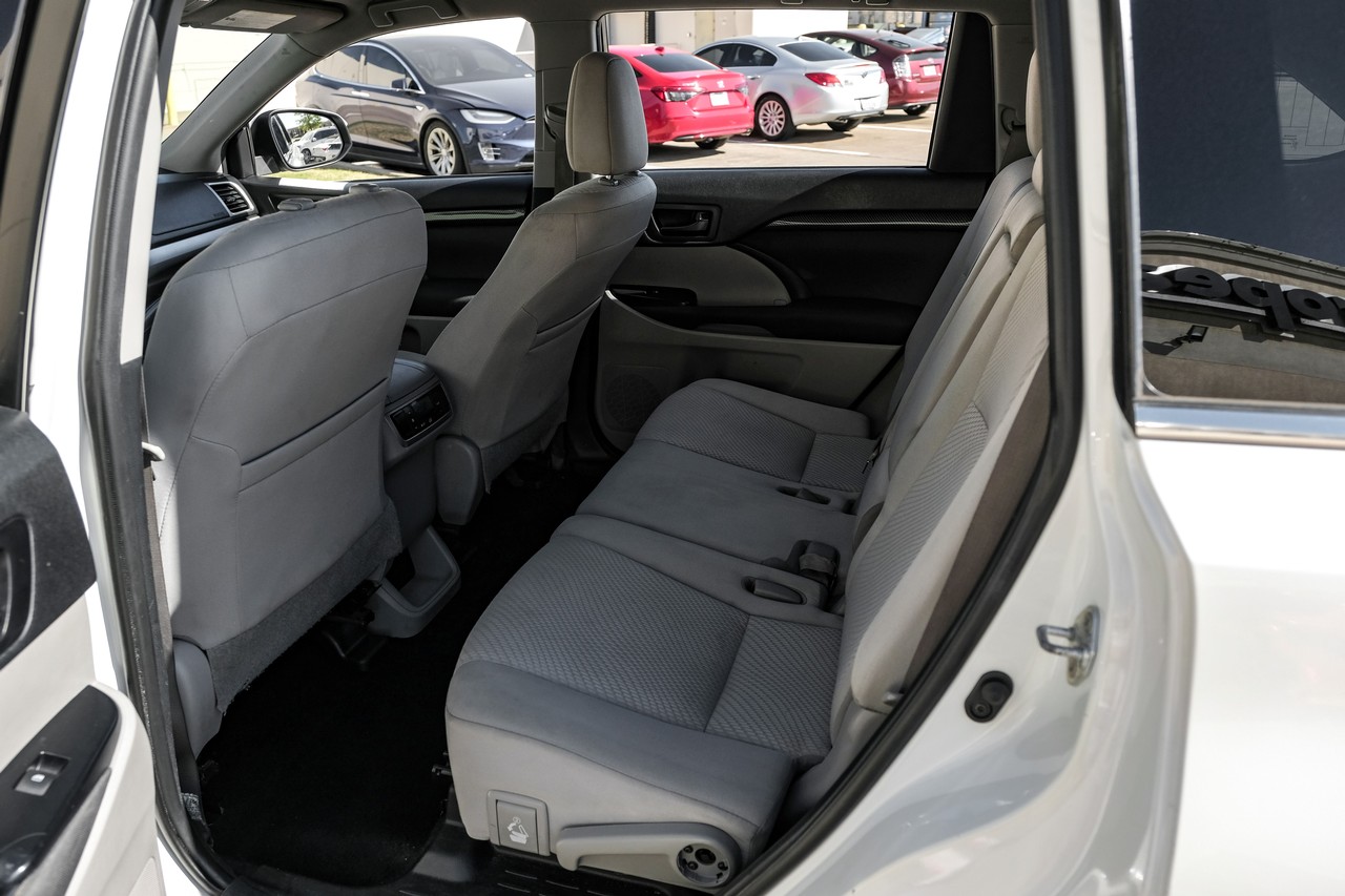Toyota Highlander Vehicle Main Gallery Image 31