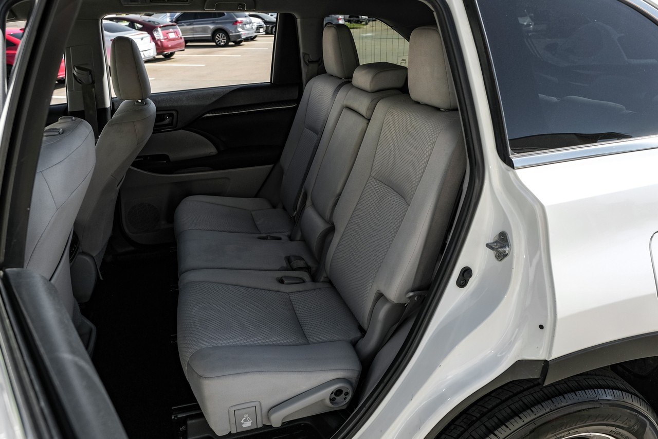 Toyota Highlander Vehicle Main Gallery Image 32