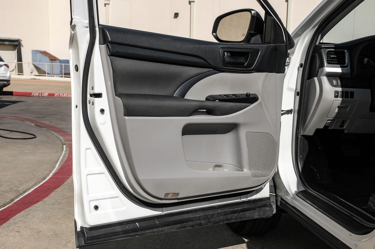 Toyota Highlander Vehicle Main Gallery Image 34