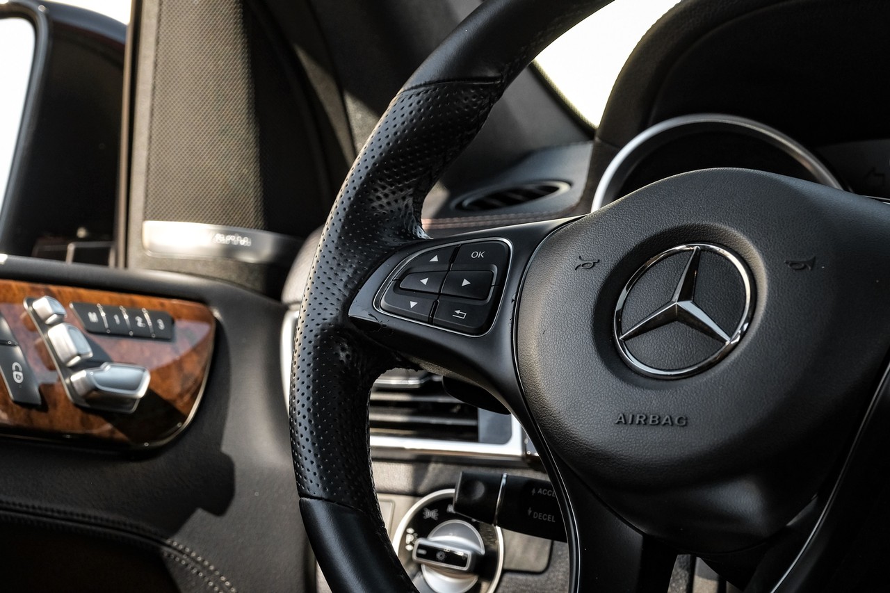 Mercedes-Benz GLE Vehicle Main Gallery Image 17