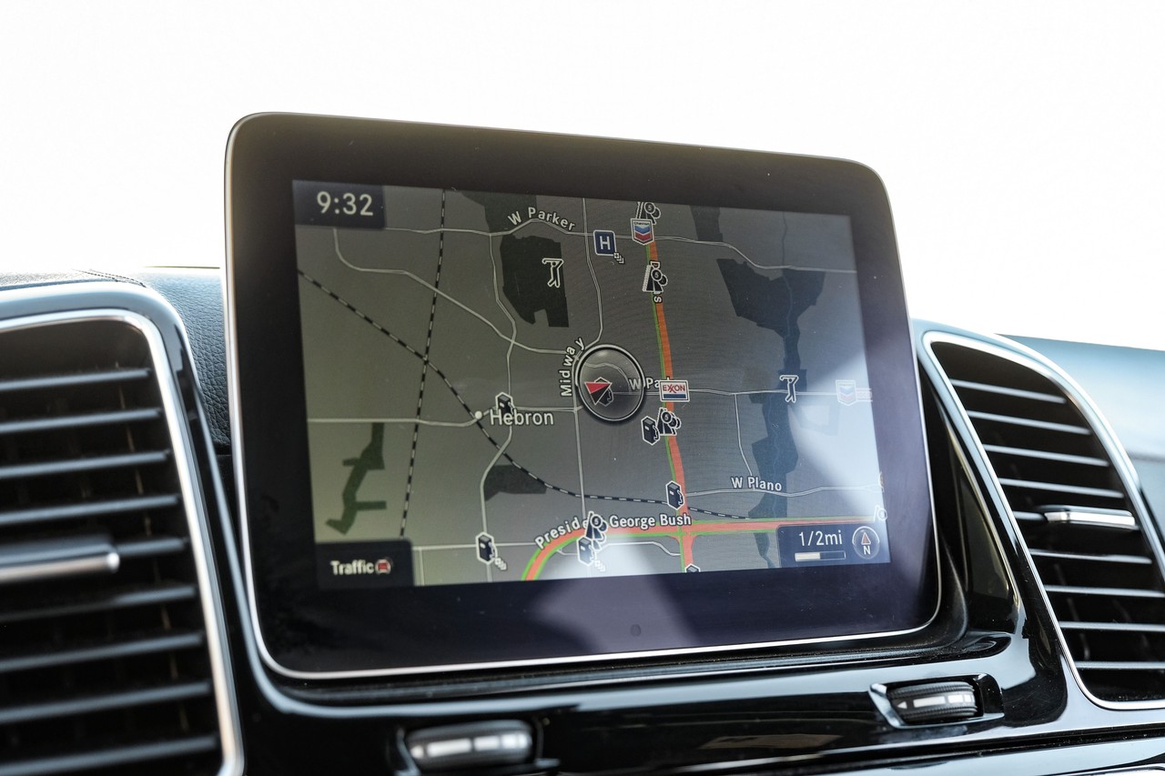 Mercedes-Benz GLE Vehicle Main Gallery Image 22