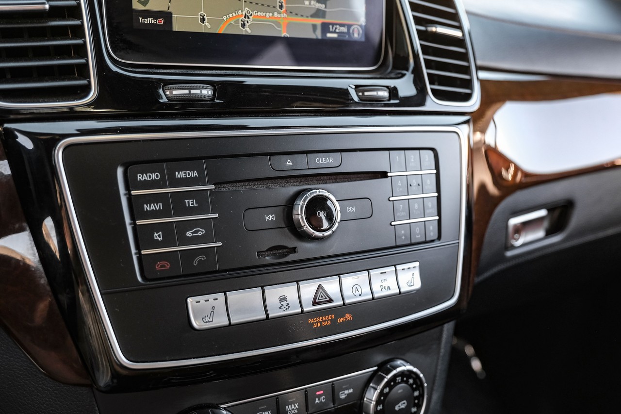 Mercedes-Benz GLE Vehicle Main Gallery Image 26