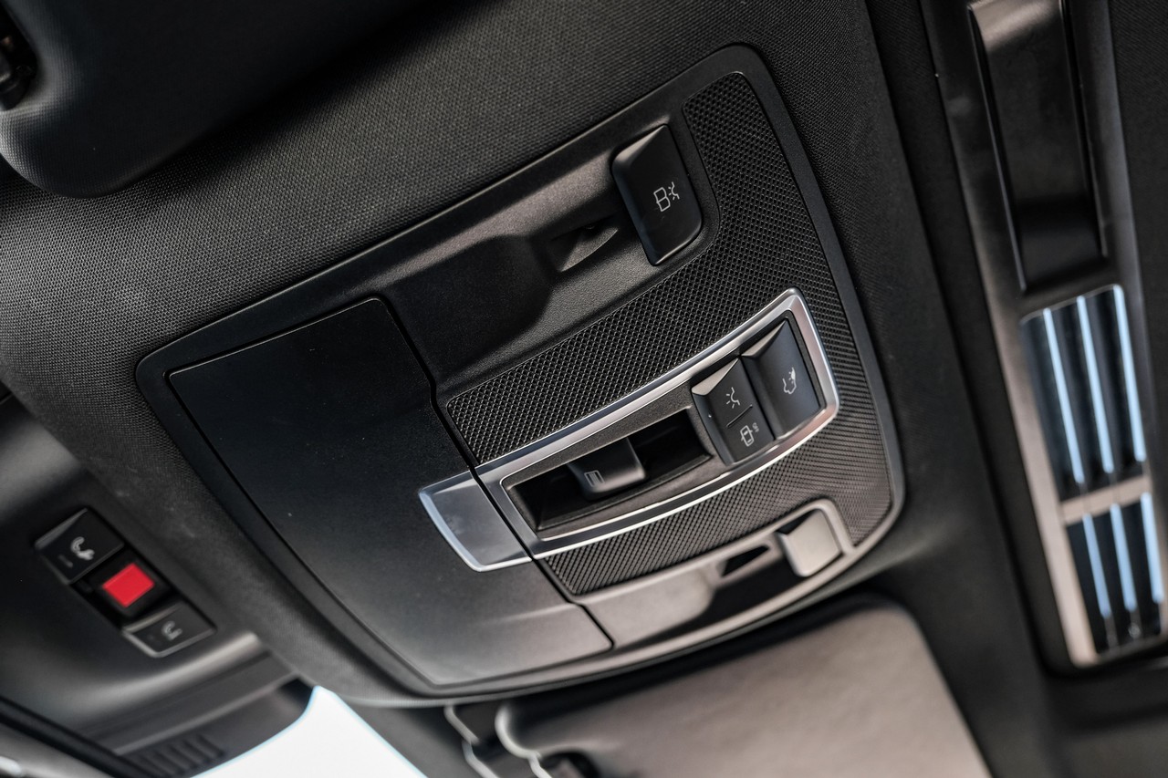 Mercedes-Benz GLE Vehicle Main Gallery Image 28