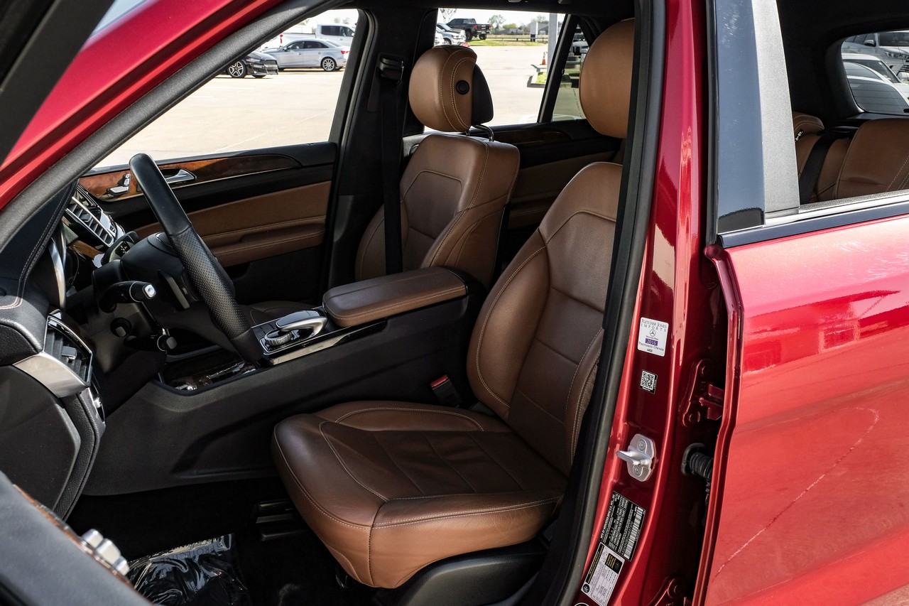 Mercedes-Benz GLE Vehicle Main Gallery Image 30