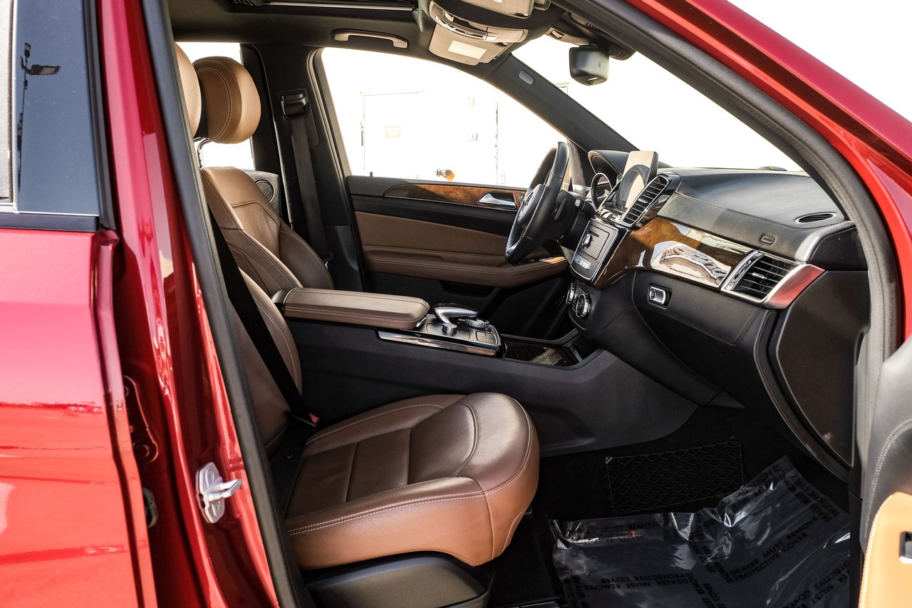 Mercedes-Benz GLE Vehicle Main Gallery Image 31