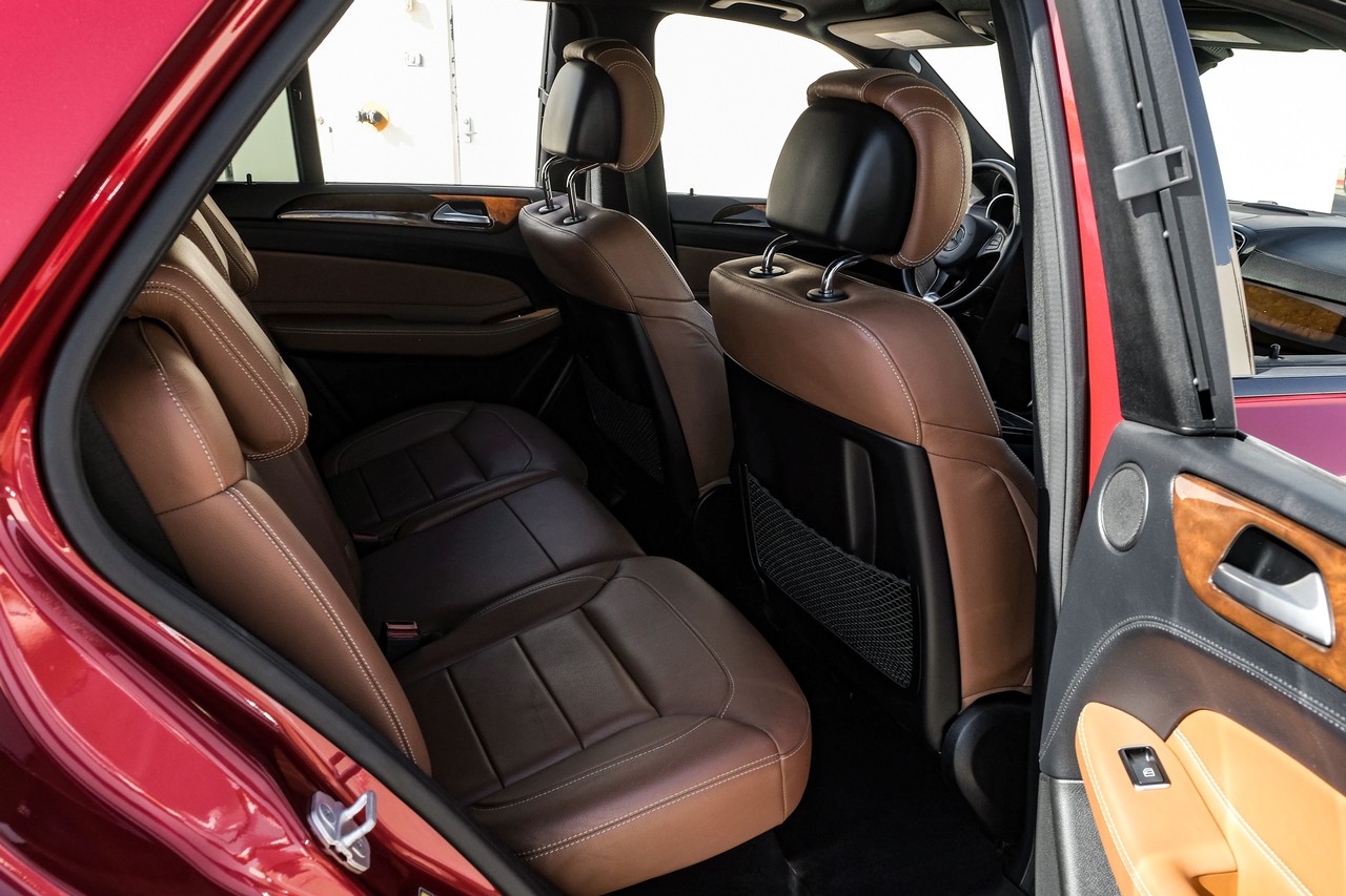 Mercedes-Benz GLE Vehicle Main Gallery Image 34