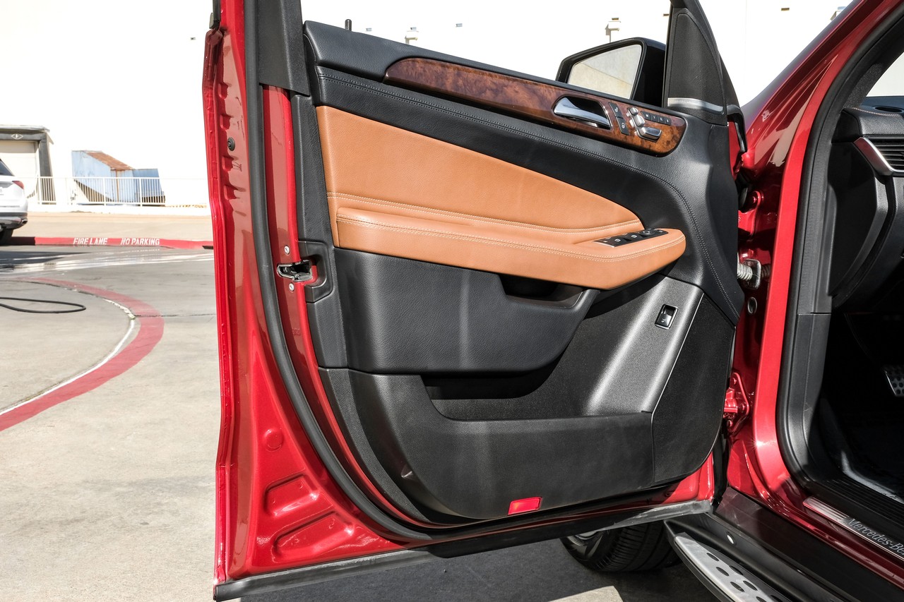 Mercedes-Benz GLE Vehicle Main Gallery Image 39