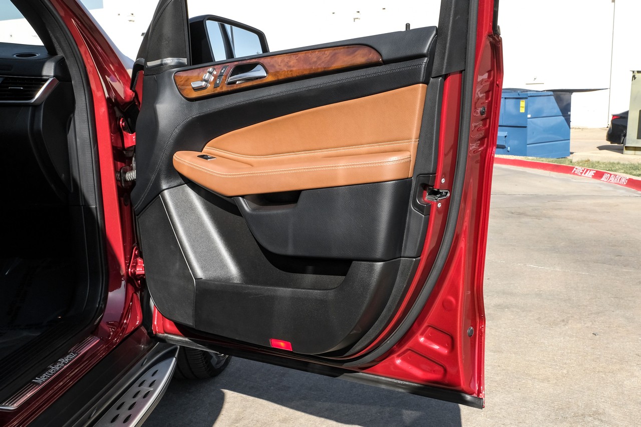 Mercedes-Benz GLE Vehicle Main Gallery Image 42