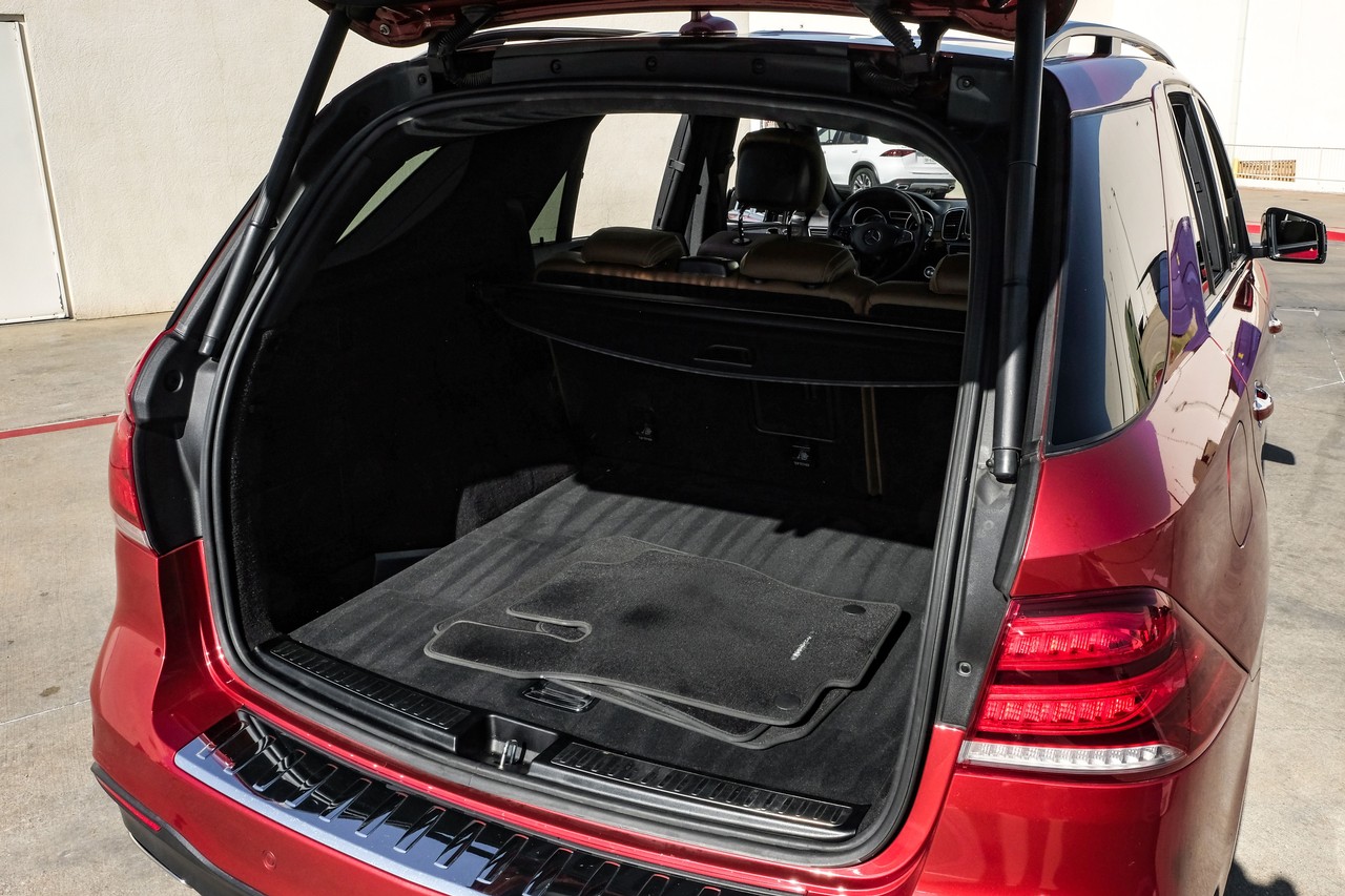 Mercedes-Benz GLE Vehicle Main Gallery Image 47