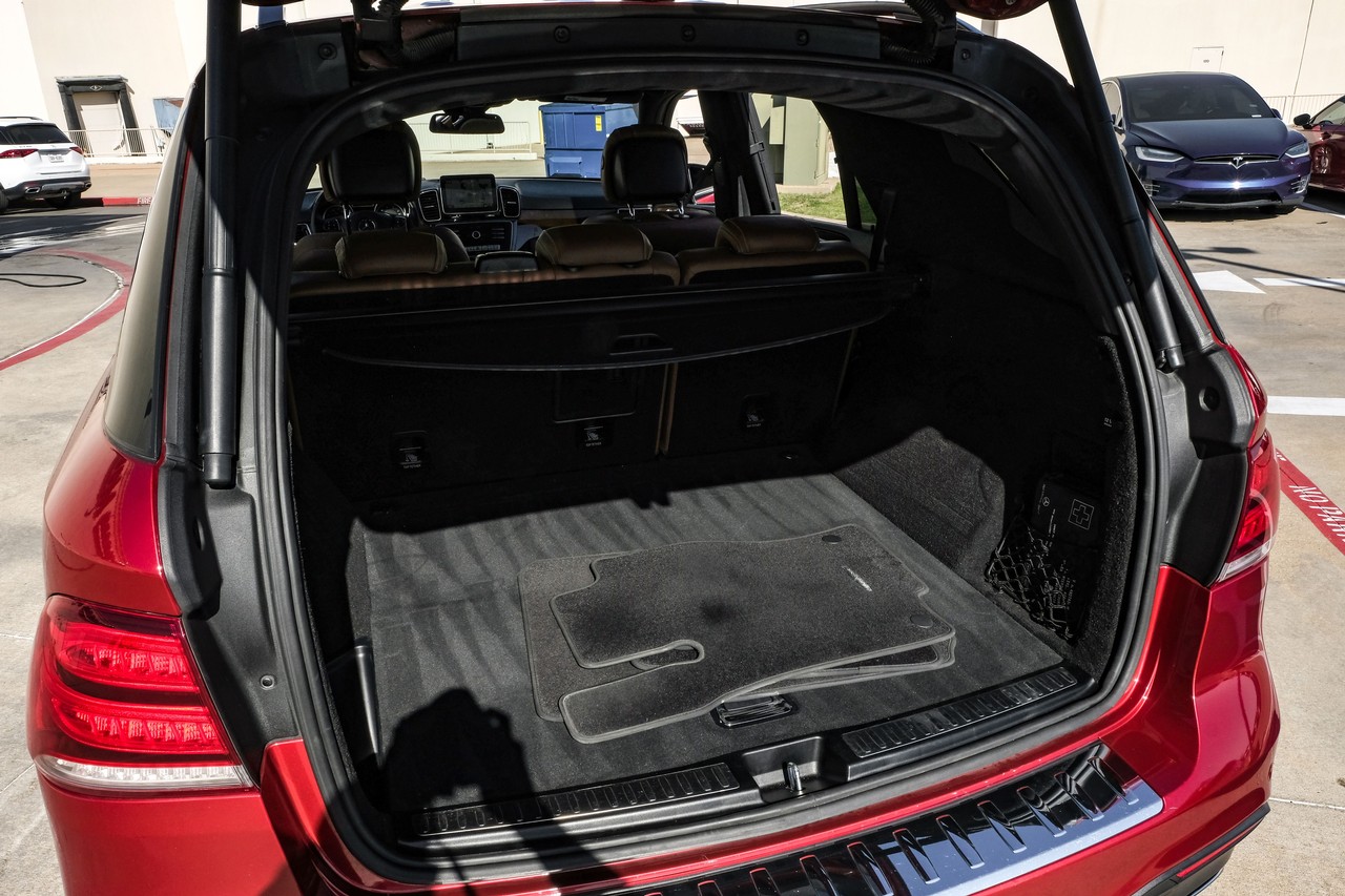 Mercedes-Benz GLE Vehicle Main Gallery Image 48