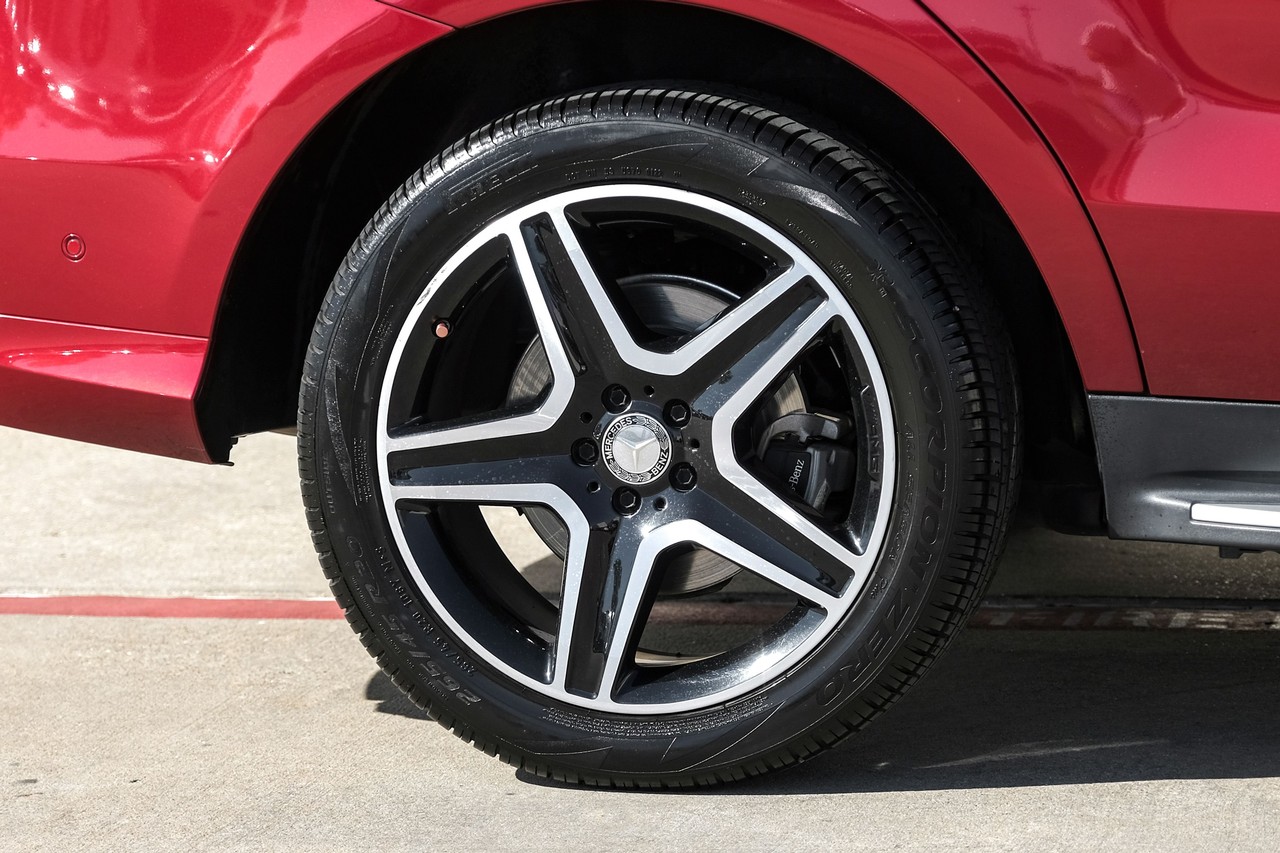 Mercedes-Benz GLE Vehicle Main Gallery Image 50